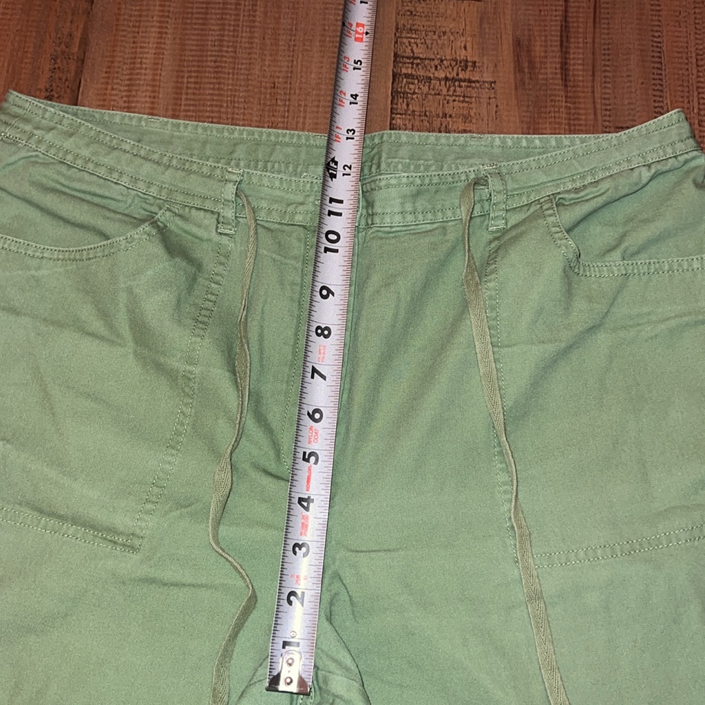 Christopher & Banks Green Capris Cargo Style Size 14 Euc! — image 5 of 6
